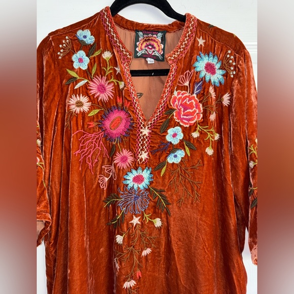 $340 JOHNNY WAS Ulla Persimmon Velvet Silk Floral Embroidered V-Neck Blouse L - Picture 7 of 12